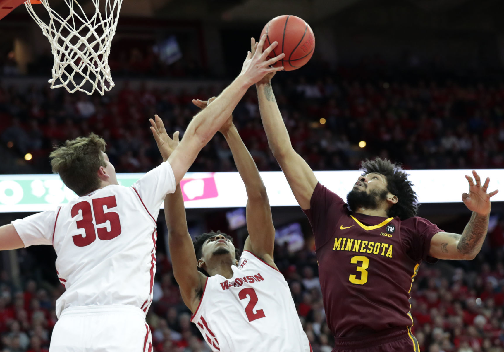 Golden Gophers 59, Badgers 52